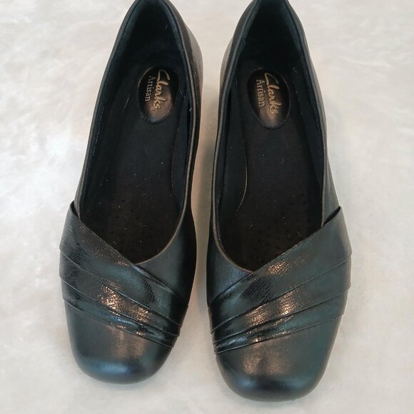 CLARKS ARTISAN LEATHER BLACK FLATS - Picture 1 of 6